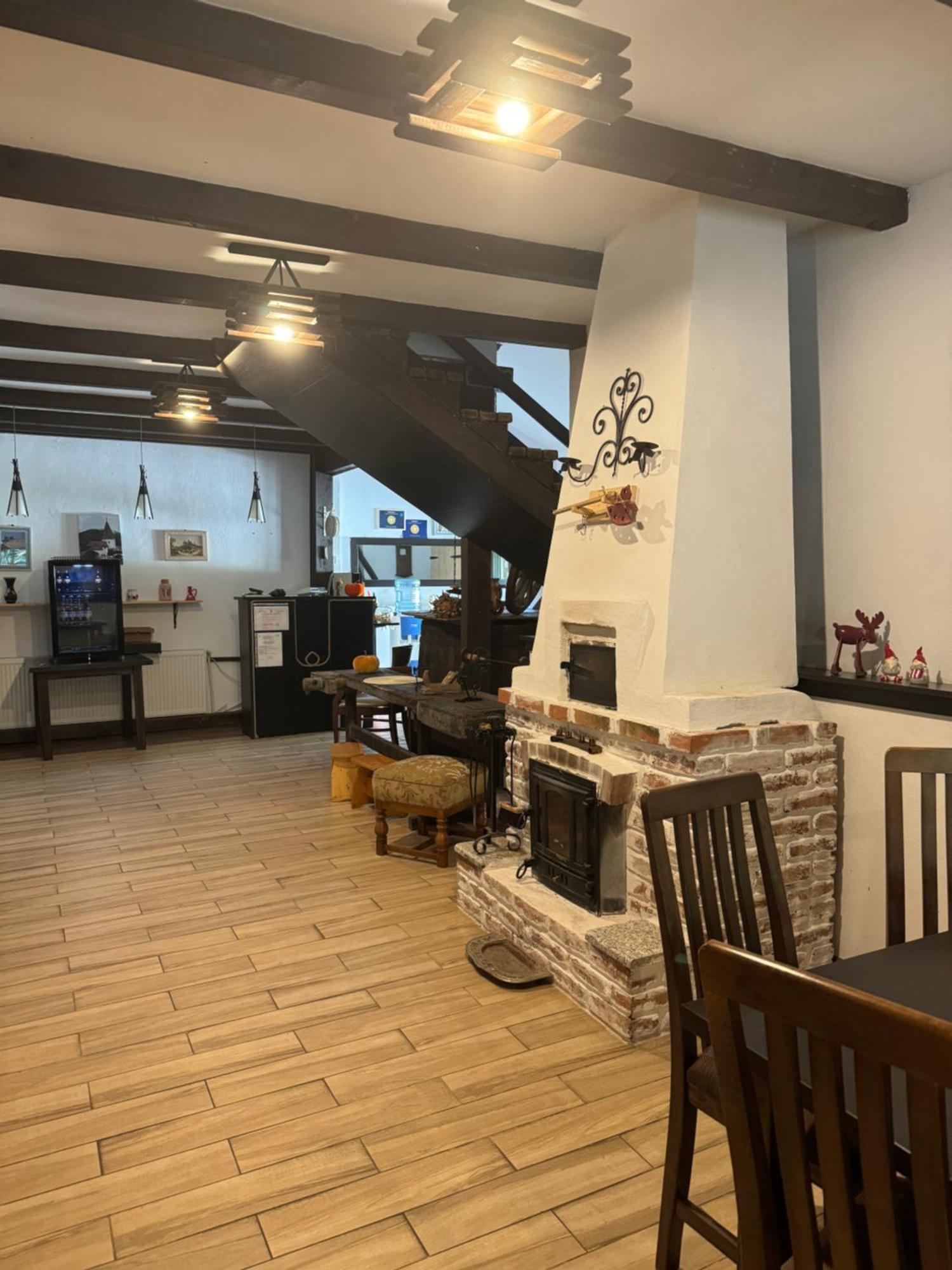 Poenari Conacul Lui Patrick酒店 外观 照片